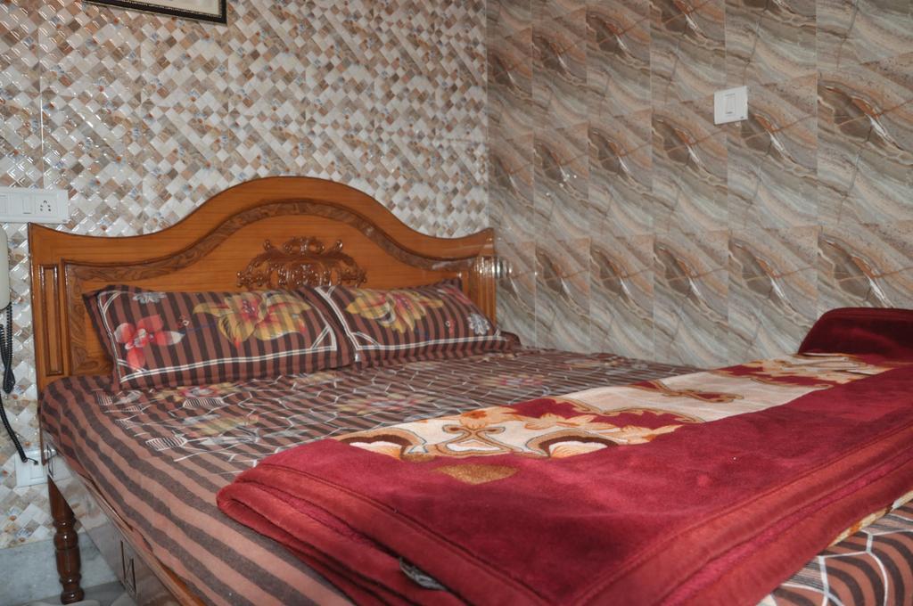 Hotel Pari Джаландхар Екстер'єр фото